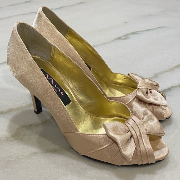 Nina Heels Size 37 US 6.5 Gold Champagne Satin Peep Toe Pleated Bow - Picture 1 of 14